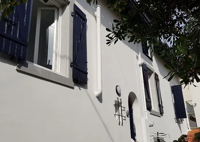 House Very Closed To The Beautiful 別荘 *