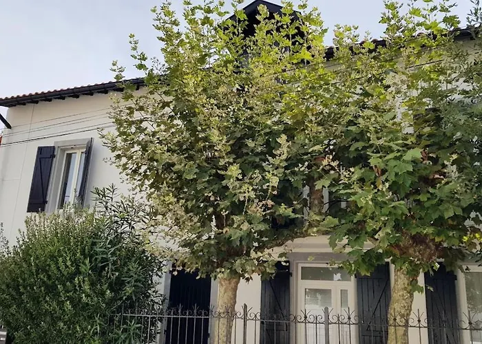 House Very Closed To The Beautiful 펜션 *